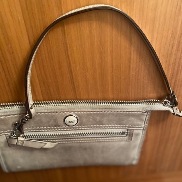 Coach Clutch - Picture 3 of 5